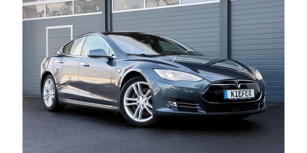 Tesla Model S 195.585 km 22.850 &euro; Rennerod 56477