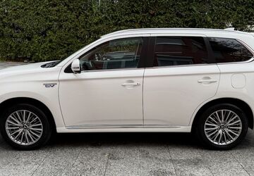 Mitsubishi Outlander 185.000 km 15.980 &euro; München 81827