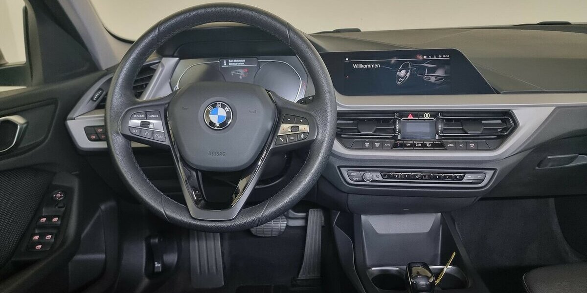 BMW 116d Advantage LED Teilleder DAB Live Cockpit 74.400 km 20.990 &euro; Garrel 49681