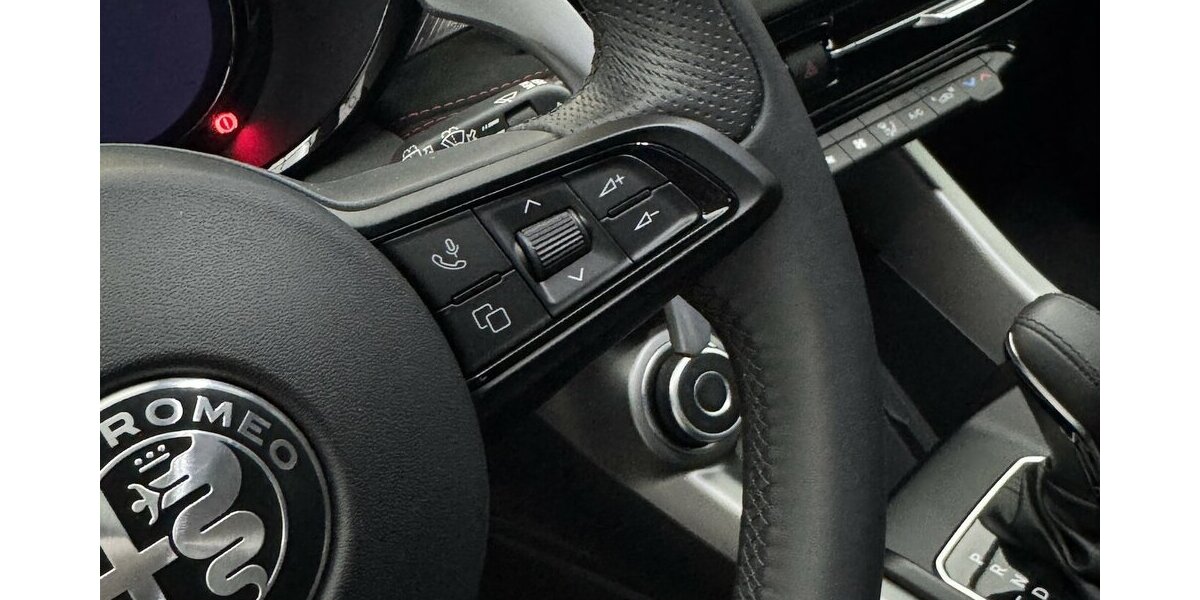 Alfa Romeo Tonale 1.5 VGT Veloce 48 V Hybrid LED 21.600 km 26.690 &euro; Lich 35423