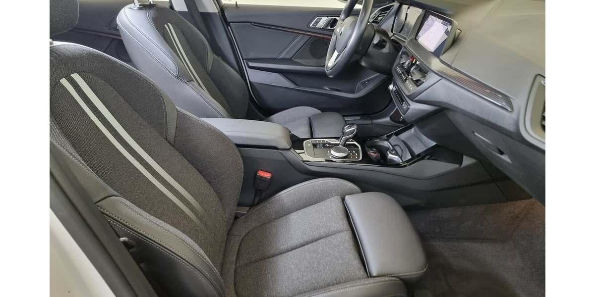 BMW 116d Sport Line DSG LED Live Cockpit Klima Pano 71.300 km 23.900 &euro; Garrel 49681