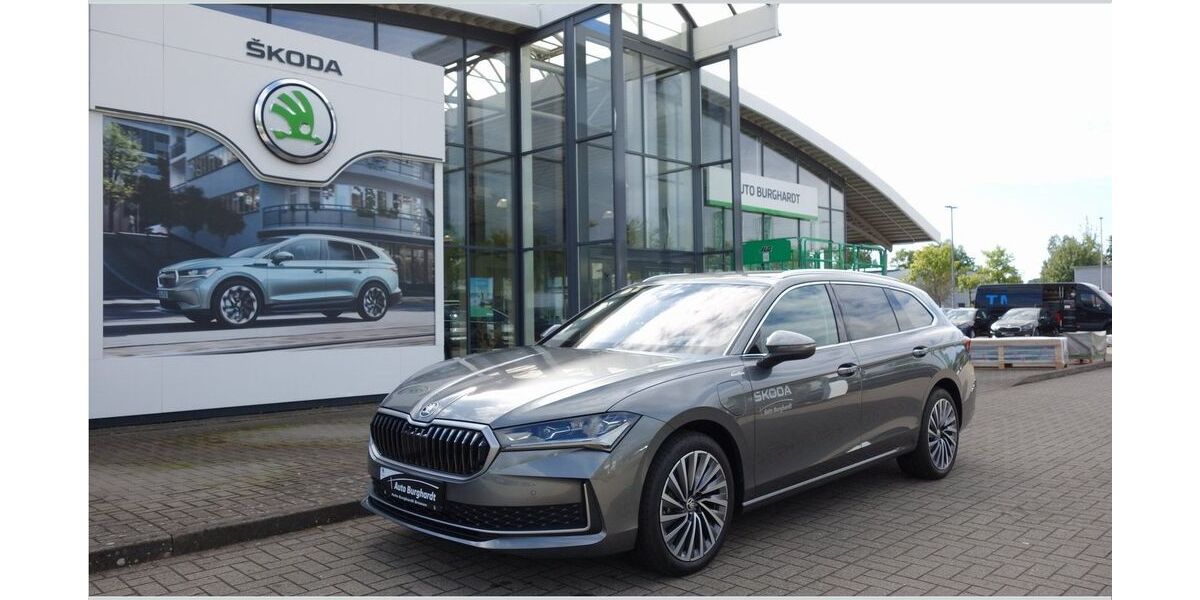 Skoda Superb 16.500 km 43.980 &euro; Bremen 28357