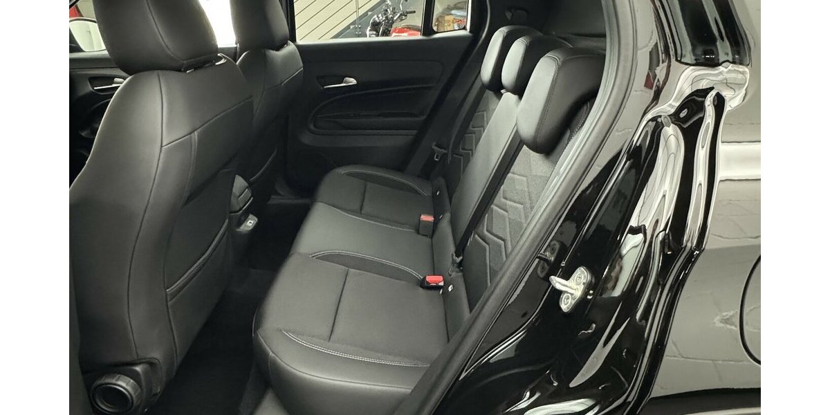 Jeep Avenger 1.2 Altitude Kamera JBL Soundsystem 27.213 km 19.760 &euro; Lich 35423