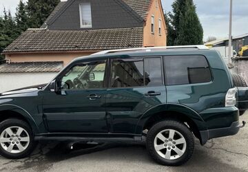 Mitsubishi Pajero 303.110 km 15.900 &euro; Mülheim an der Ruhr 45472