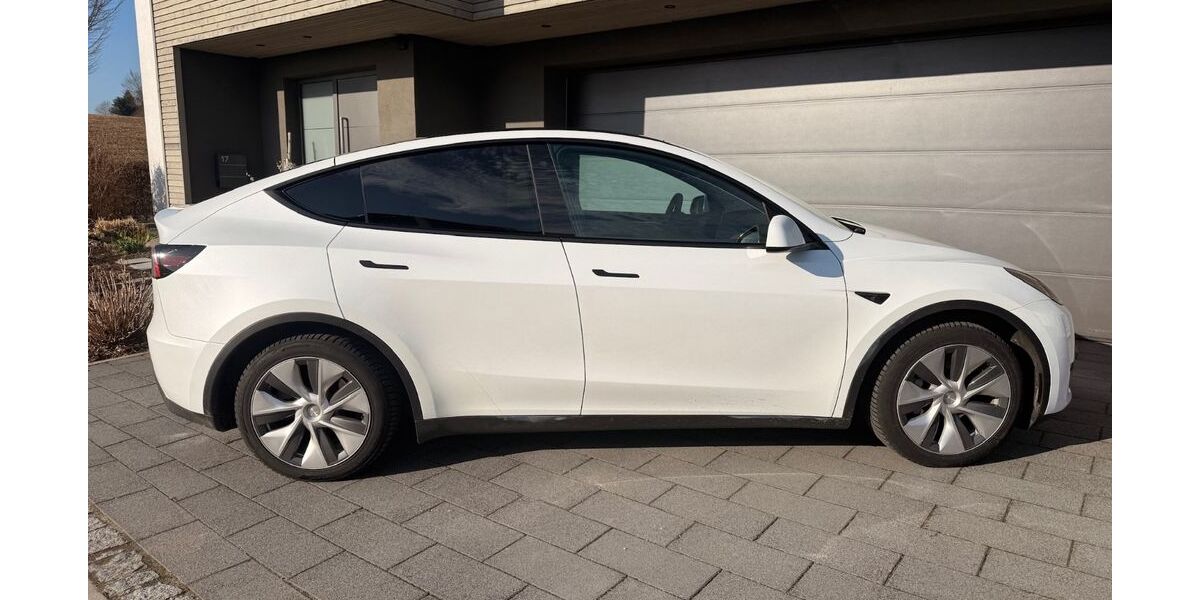 Tesla Model Y 24.800 km 31.900 &euro; Thyrnau 94136