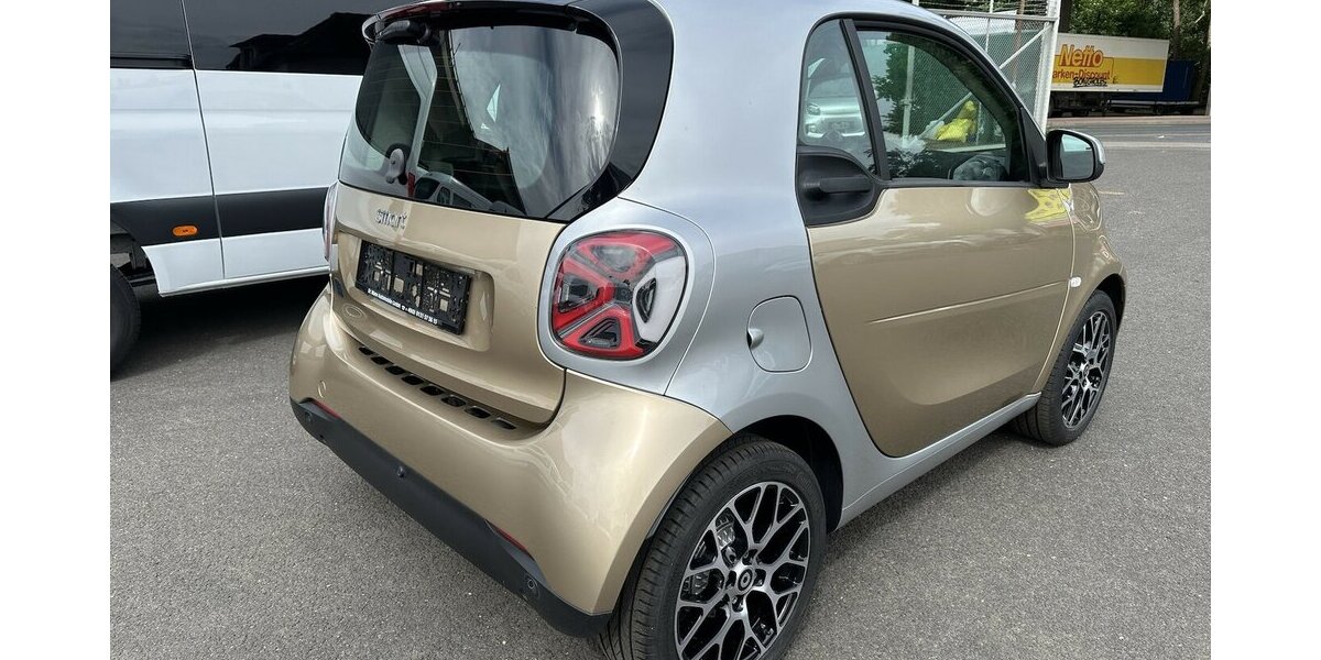 Smart EQ fortwo electric drive EQ Prime Glasdach LED 19.071 km 13.900 &euro; Mainz 55122
