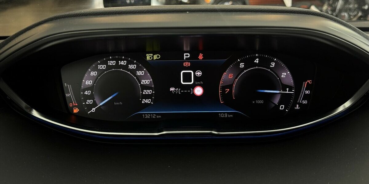 Peugeot 5008 130 EAT8 Allure 1.Hand AHK 13.300 km 25.770 &euro; Lich 35423