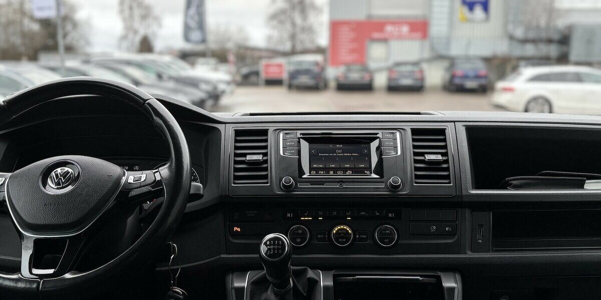 VW T6 Multivan Trendline SHZ/AHK/7.SITZ/TEMPOMAT 123.500 km 27.900 &euro; Villingen-Schwenningen 78054