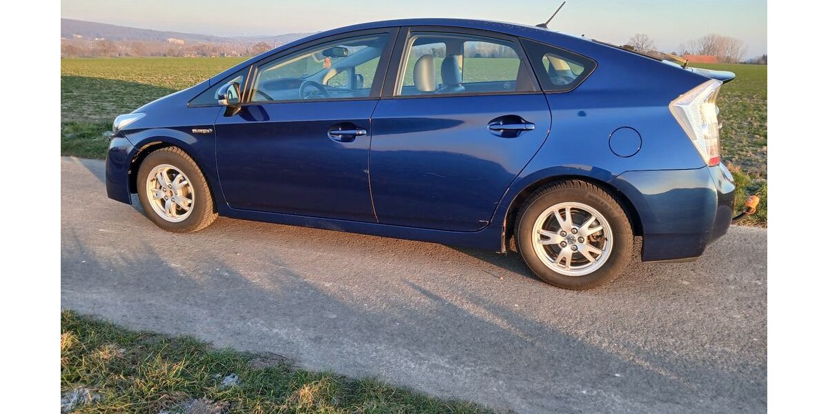 Toyota Prius 141.570 km 8.900 &euro; Bad Salzuflen 32107