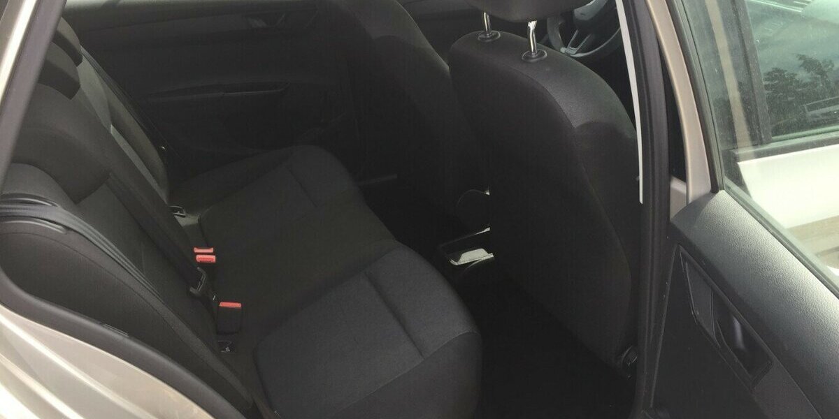 Skoda Fabia Kombi,Klima,8 Fach Bereift! Tüv Neu! 195.000 km 6.400 &euro; Himmelkron 95502