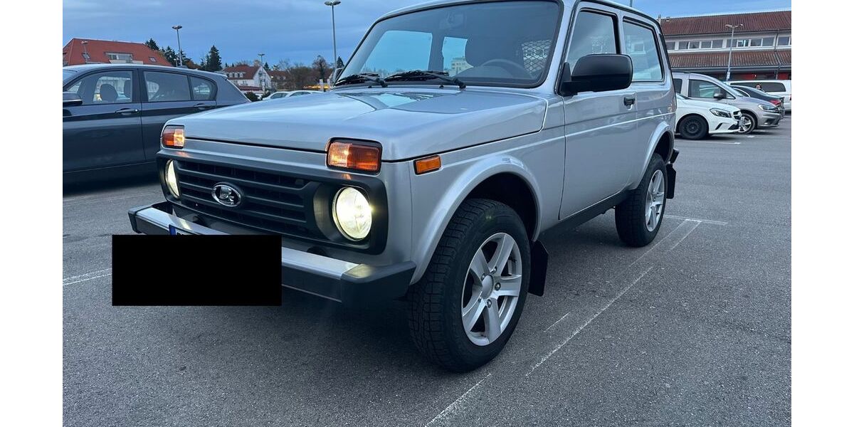 Lada Niva 28.000 km 12.999 &euro; Günzburg 89312