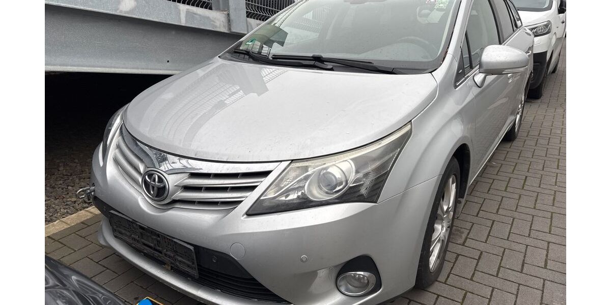 Toyota Avensis 231.000 km 6.400 &euro; München 81243