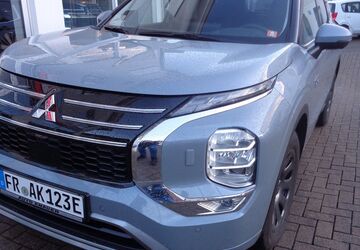 Mitsubishi Plug-in Hybrid Outlander 5.500 km 51.990 &euro; Freiburg-St. Georgen 79111