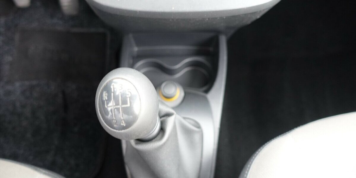 Renault Twingo Authentique §10/27 R/CD ZV-FB Servo ABS 132.700 km 2.300 &euro; Neumarkt/OPf 92318