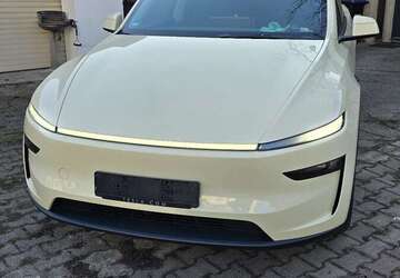 Tesla Model Y 10.015 km 62.000 &euro; Dresden 01139