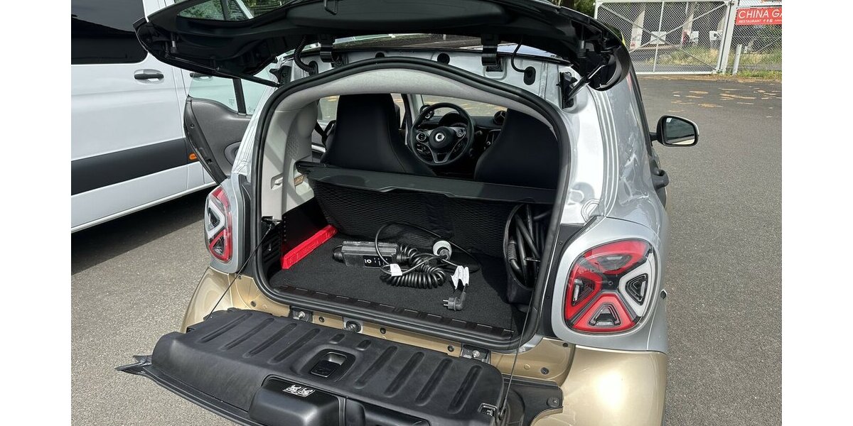 Smart EQ fortwo electric drive EQ Prime Glasdach LED 19.071 km 13.900 &euro; Mainz 55122