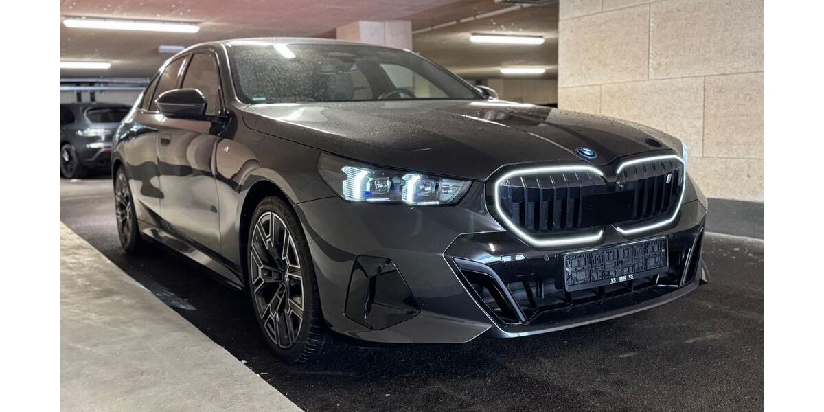 BMW i5 21.370 km 64.400 &euro; Ulm 89081