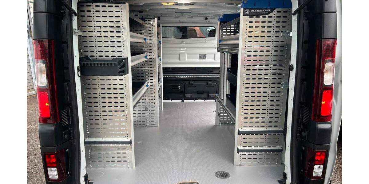 Renault Trafic 50.482 km 21.990 &euro; München 81825