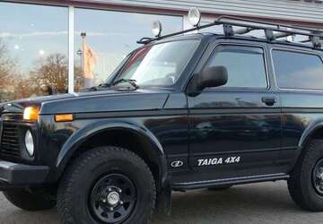 Lada Niva 15.748 km 13.480 &euro; Langenhagen / Kaltenweide 30855