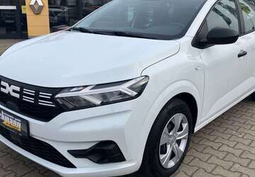 Dacia Sandero 9.100 km 13.990 &euro; Elsterwerda 04910