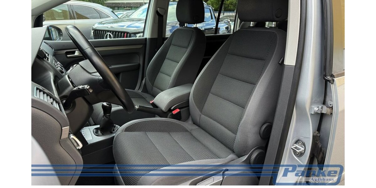 VW Touran Comfortline*7-sitz*AHK*Navi*SHZ*Tempo* 138.823 km 11.890 &euro; Berlin 13187