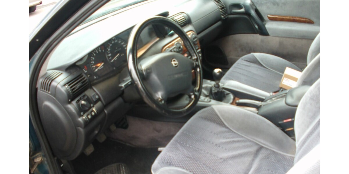 Opel Omega B Caravan 179.000 km 2.900 &euro; Mannheim 68159