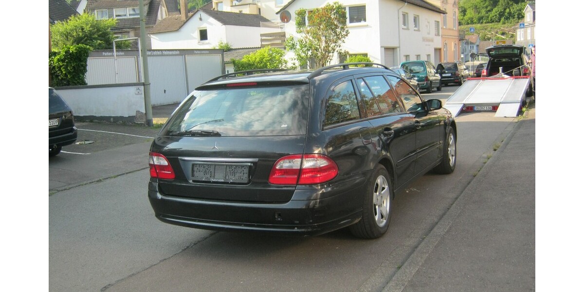 Mercedes-Benz E 220 CDI 288.000 km 1.999 &euro; Bergneustadt 51702