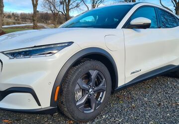 Ford Mustang Mach-E 10.750 km 35.999 &euro; Fredelsloh 37186