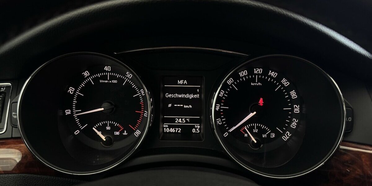 Skoda Superb Elegance elektr. Sitze & Panoramadach 104.000 km 9.999 &euro; Lich 35423