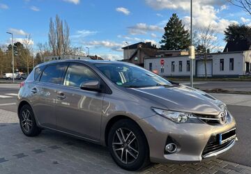 Toyota Auris 125.563 km 9.000 &euro; Remagen 53424
