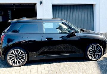 Mini Cooper E 2.500 km 27.900 &euro; Mittenaar 35756