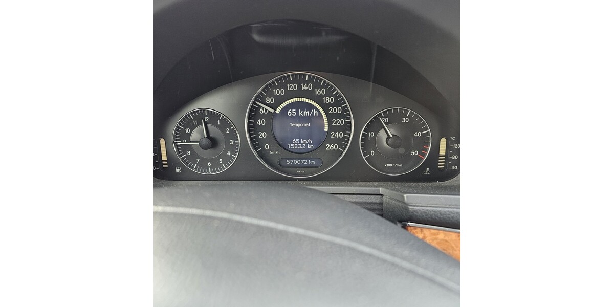 Mercedes-Benz E 220 572.000 km 1.950 &euro; Hürth 50354