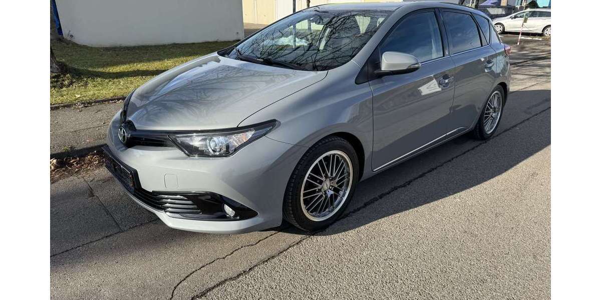Toyota Auris 86.600 km 13.500 &euro; Kempten 87435