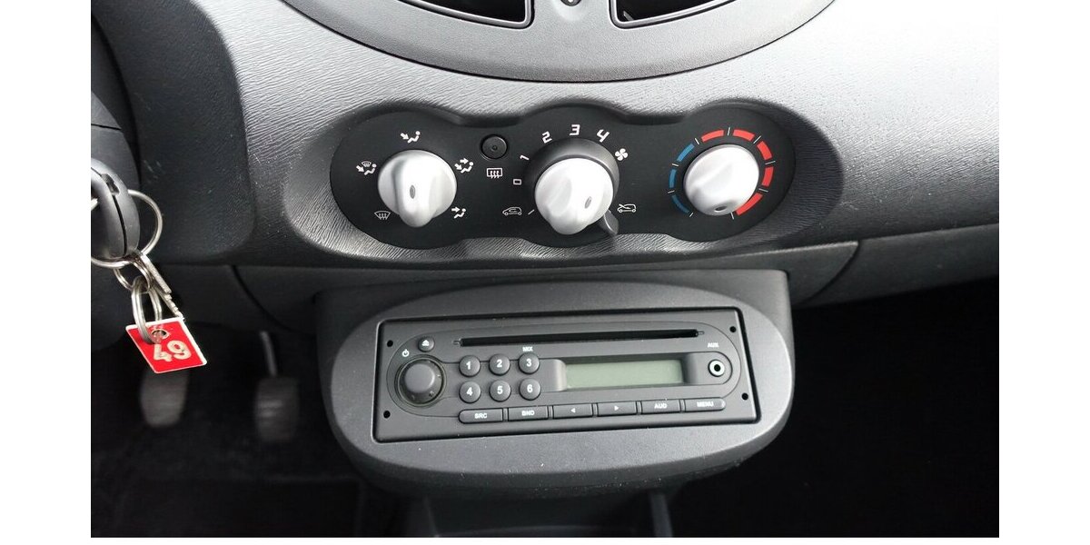 Renault Twingo Authentique §10/27 R/CD ZV-FB Servo ABS 132.700 km 2.300 &euro; Neumarkt/OPf 92318