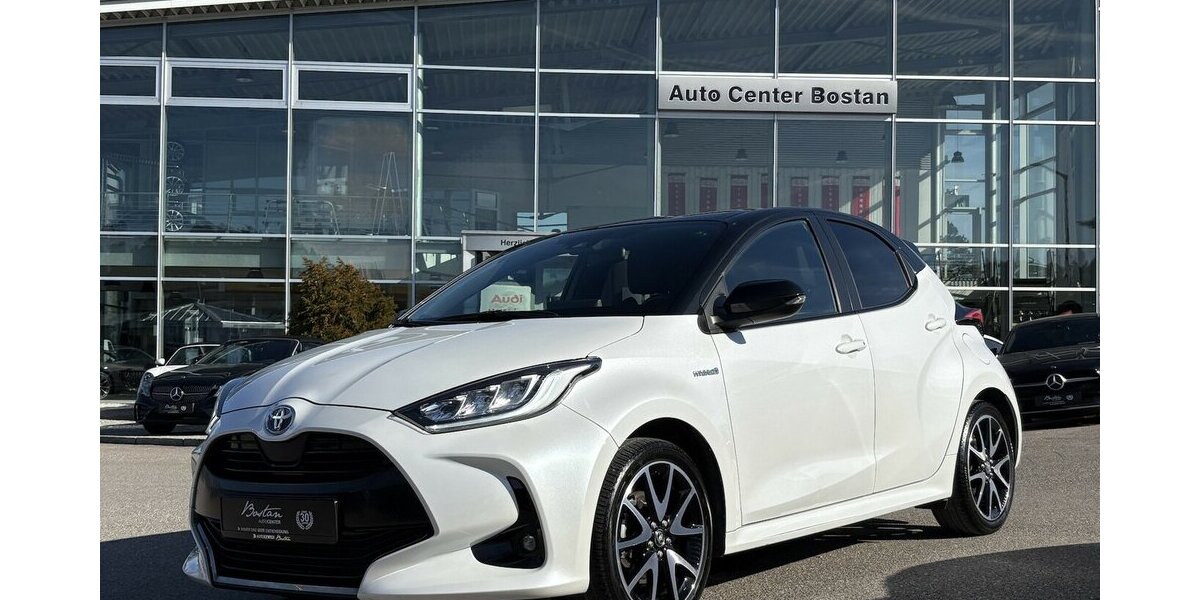 Toyota Yaris 1.5 Hybrid Black&White DAB/KAMERA/1.HAND 29.792 km 19.900 &euro; Villingen-Schwenningen 78054