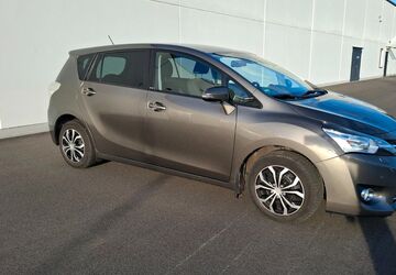 Toyota Verso 106.000 km 15.000 &euro; Kirschroth 55566