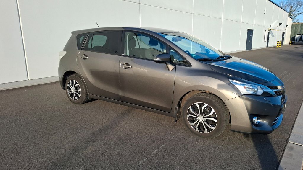 Toyota Verso 106.000 km 15.000 &euro; Kirschroth 55566