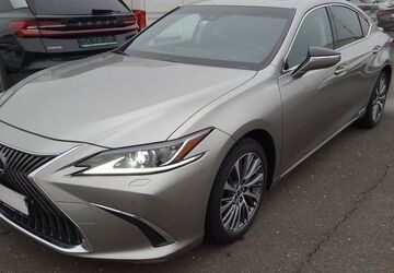 Lexus ES 300 87.200 km 33.450 &euro; Cloppenburg 49661