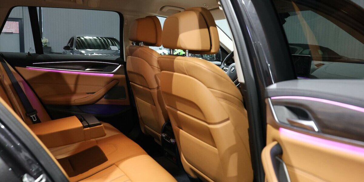 BMW 530i Touring INNOVATION LUXURY-LINE BUSINESS 45.000 km 40.444 &euro; Hamm 59077