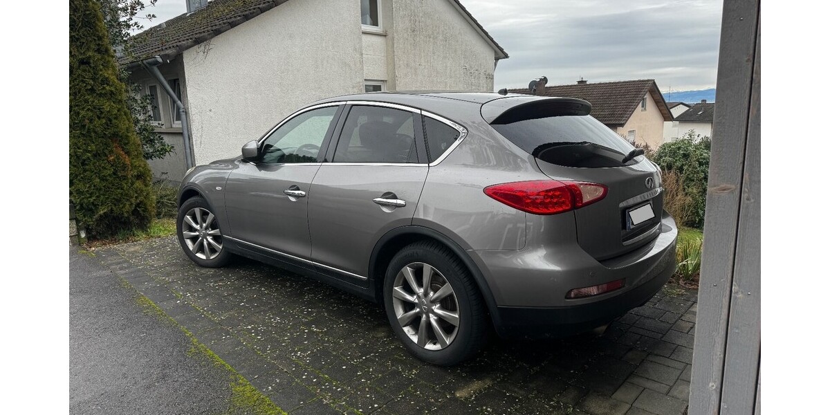 INFINITI EX 37 175.826 km 11.999 &euro; Markdorf 88677