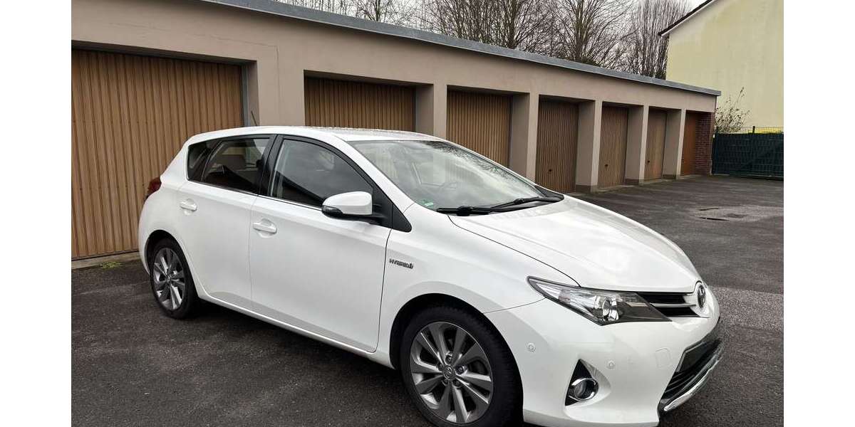 Toyota Auris 149.780 km 11.400 &euro; Lübeck 23560