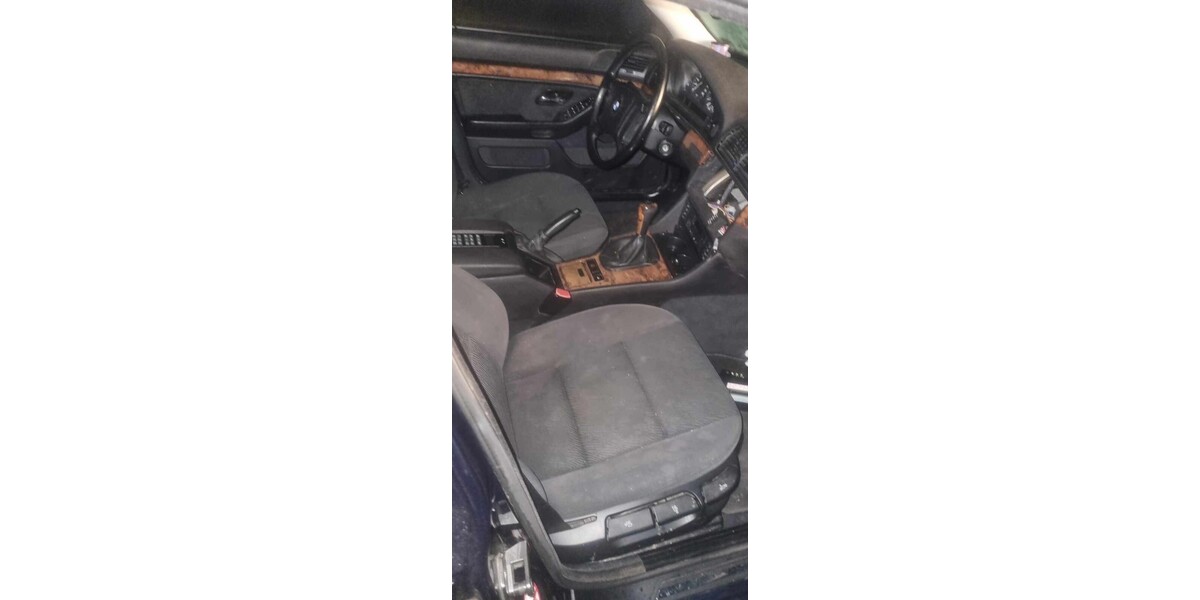 BMW 523i 370.000 km 3.000 &euro; Sankt Vith 