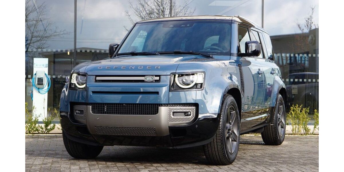 Land Rover Defender 15.900 km 69.890 &euro; Schwerin 19057