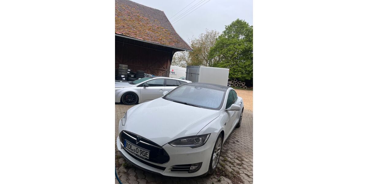 Tesla Model S 175.000 km 27.900 &euro; Ergoldsbach 84061