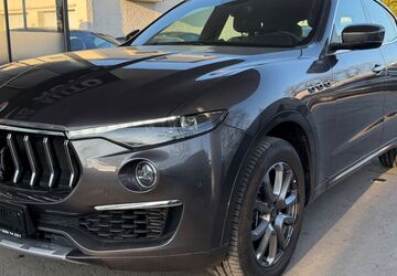 Maserati Levante 66.000 km 41.900 &euro; München 80939