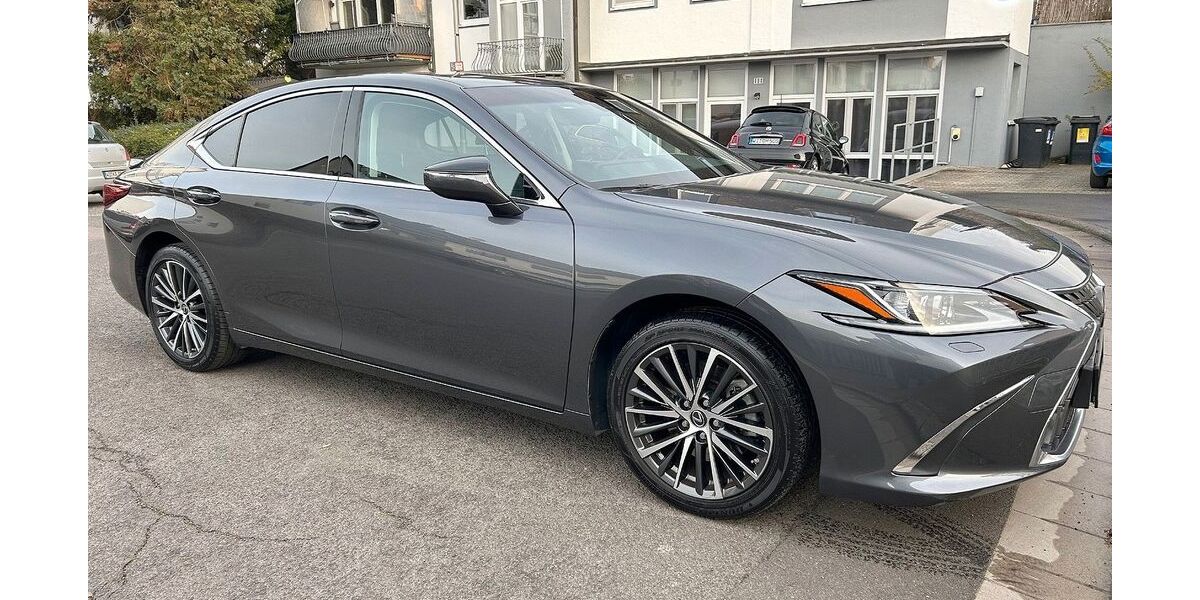 Lexus ES 300 33.725 km 38.998 &euro; Wiesbaden 65207