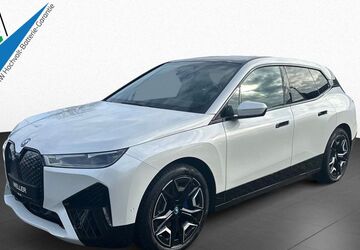 BMW iX 31.580 km 46.310 &euro; Höxter / Stahle 37671