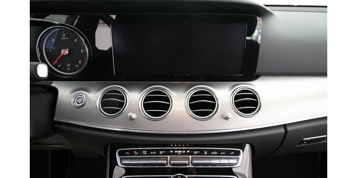 Mercedes-Benz E 220 d Avantgarde NAVI+LED+KAMERA+STANDHEIZUNG 29.693 km 36.900 &euro; Hagenow 19230