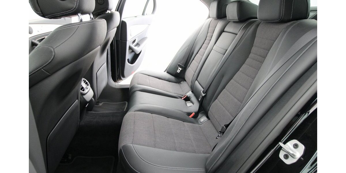Mercedes-Benz E 220 d Avantgarde NAVI+LED+KAMERA+STANDHEIZUNG 29.693 km 36.900 &euro; Hagenow 19230