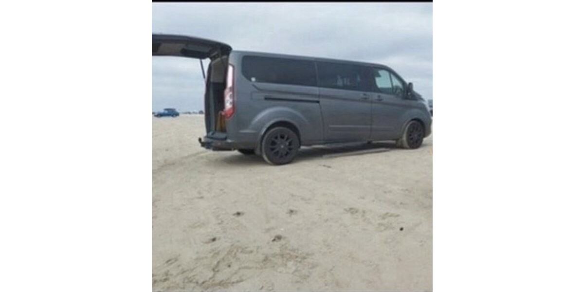 Ford Tourneo Custom Bus 140.000 km 28.000 &euro; Süderstapel 